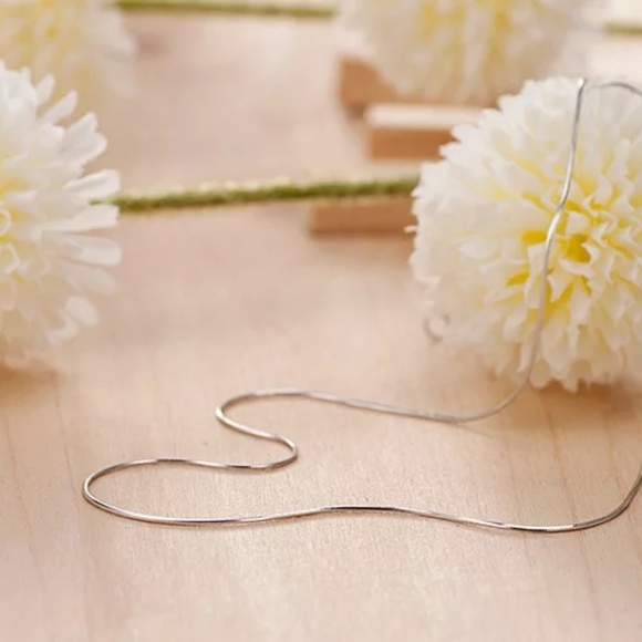 💎✨ Snake Chain Necklace - Picture 2 of 6